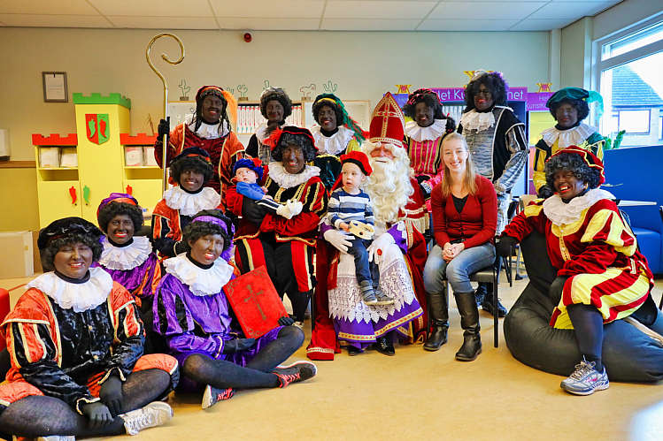 Aankomst van de Sint en zijn Zwarte Pieten in Waarder_099